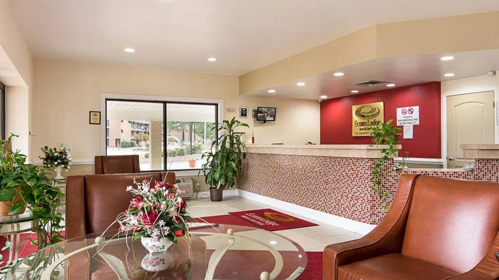 Days Inn & Suites By Wyndham Colonial Williamsburg Hotel