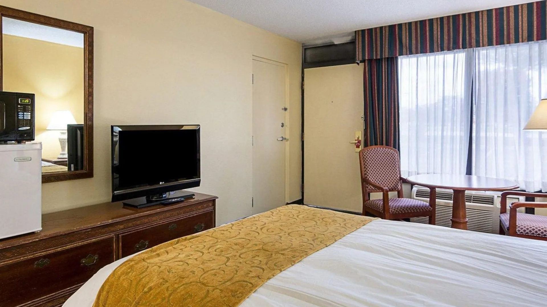 Hotel Days Inn & Suites By Wyndham Colonial Williamsburg