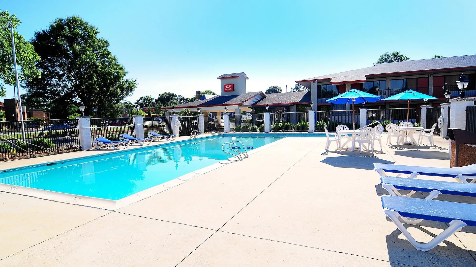 Days Inn & Suites By Wyndham Colonial Williamsburg Hotel