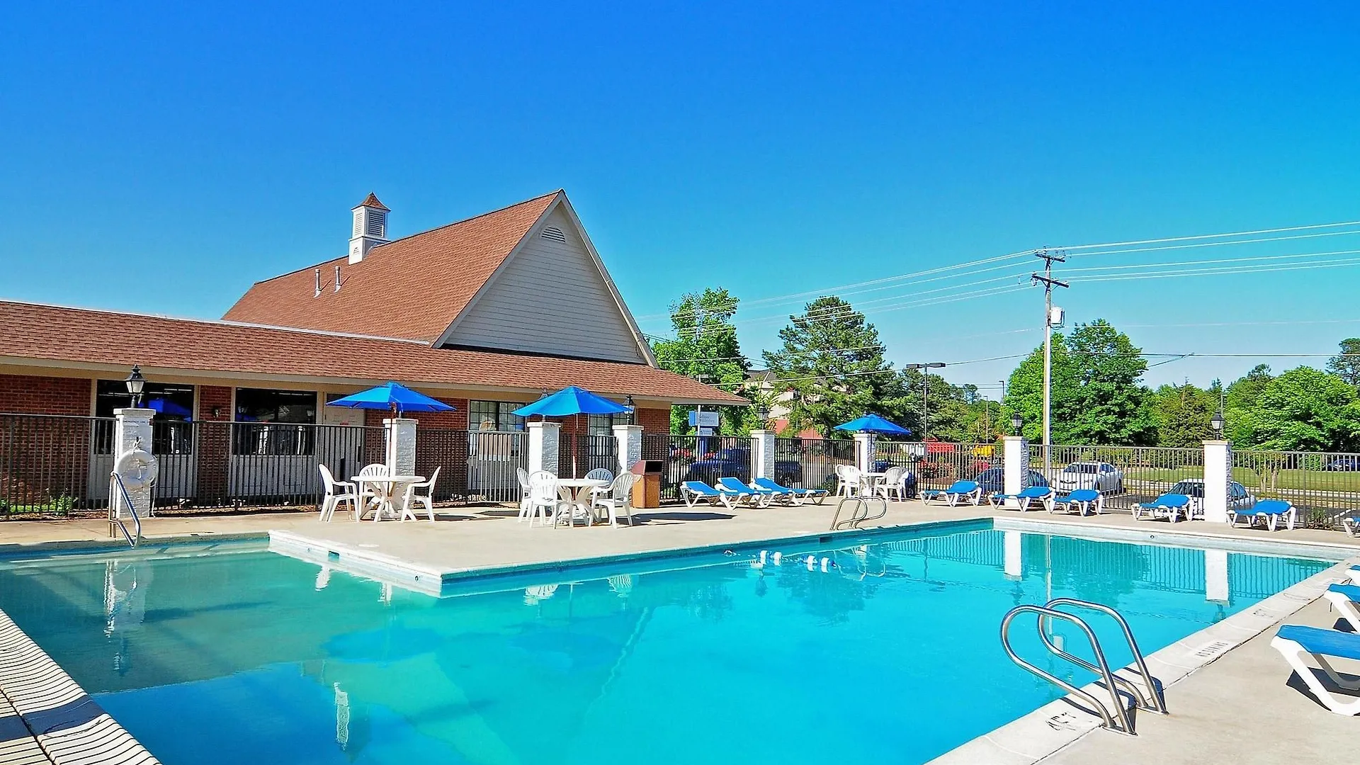 Days Inn & Suites By Wyndham Colonial Williamsburg Hotel