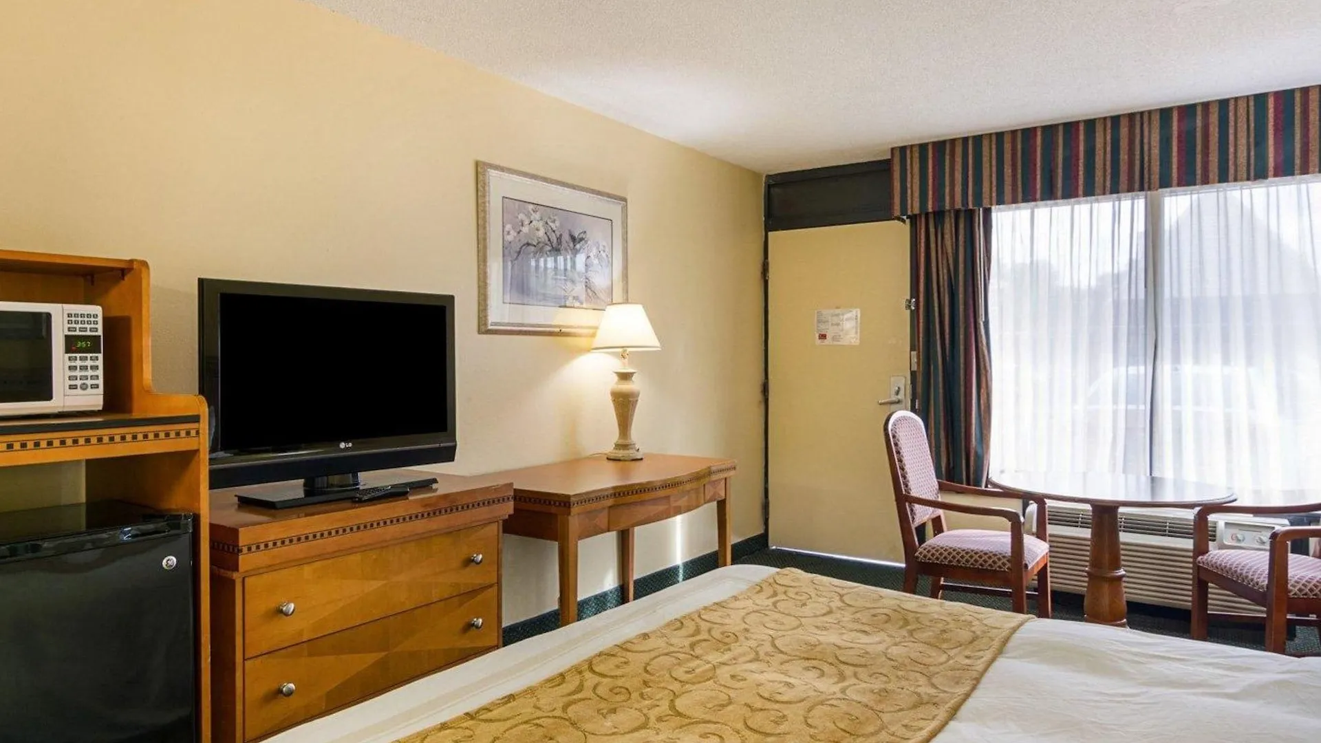 Days Inn & Suites By Wyndham Colonial Williamsburg 2*,