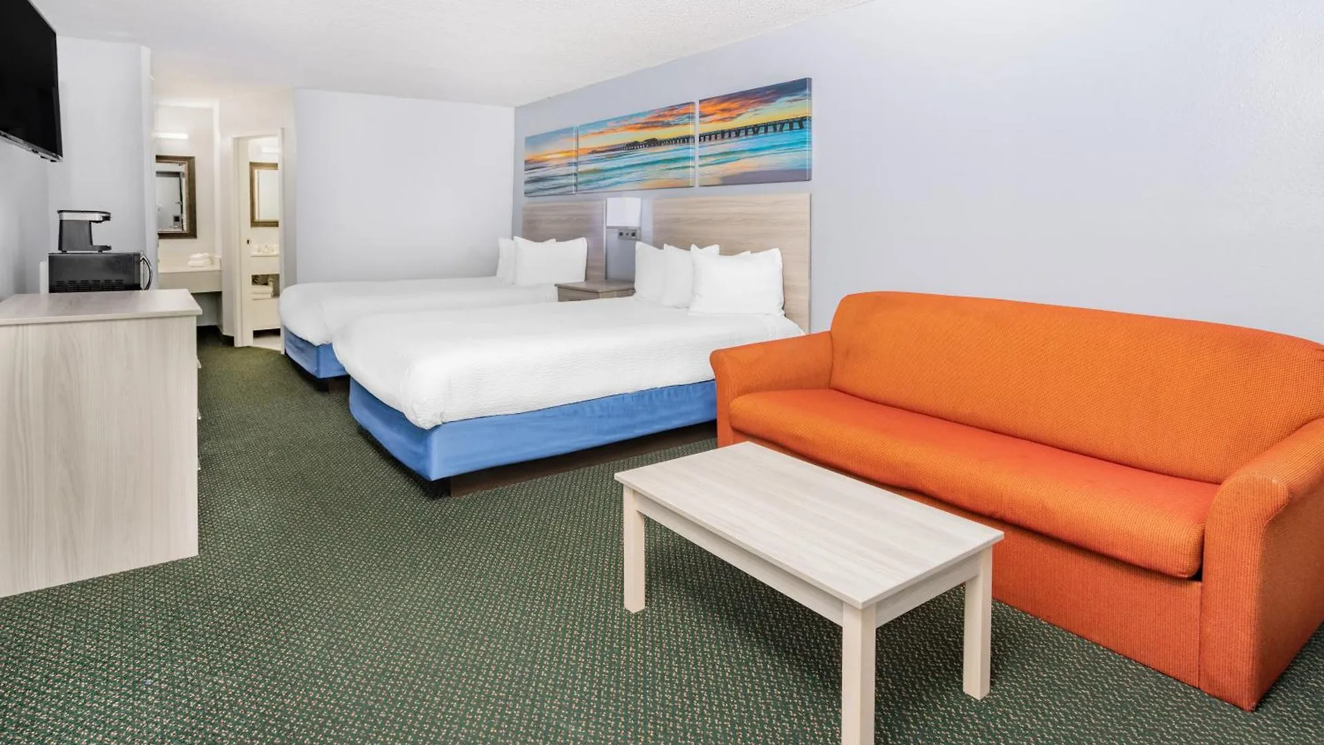 Days Inn & Suites By Wyndham Colonial Williamsburg Hotel