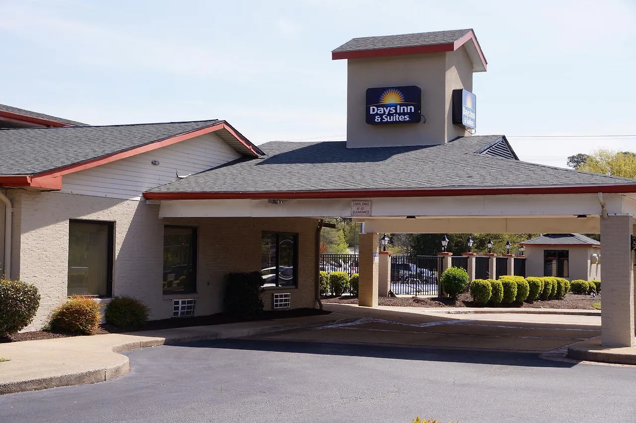 Days Inn & Suites By Wyndham Colonial Williamsburg Hotel