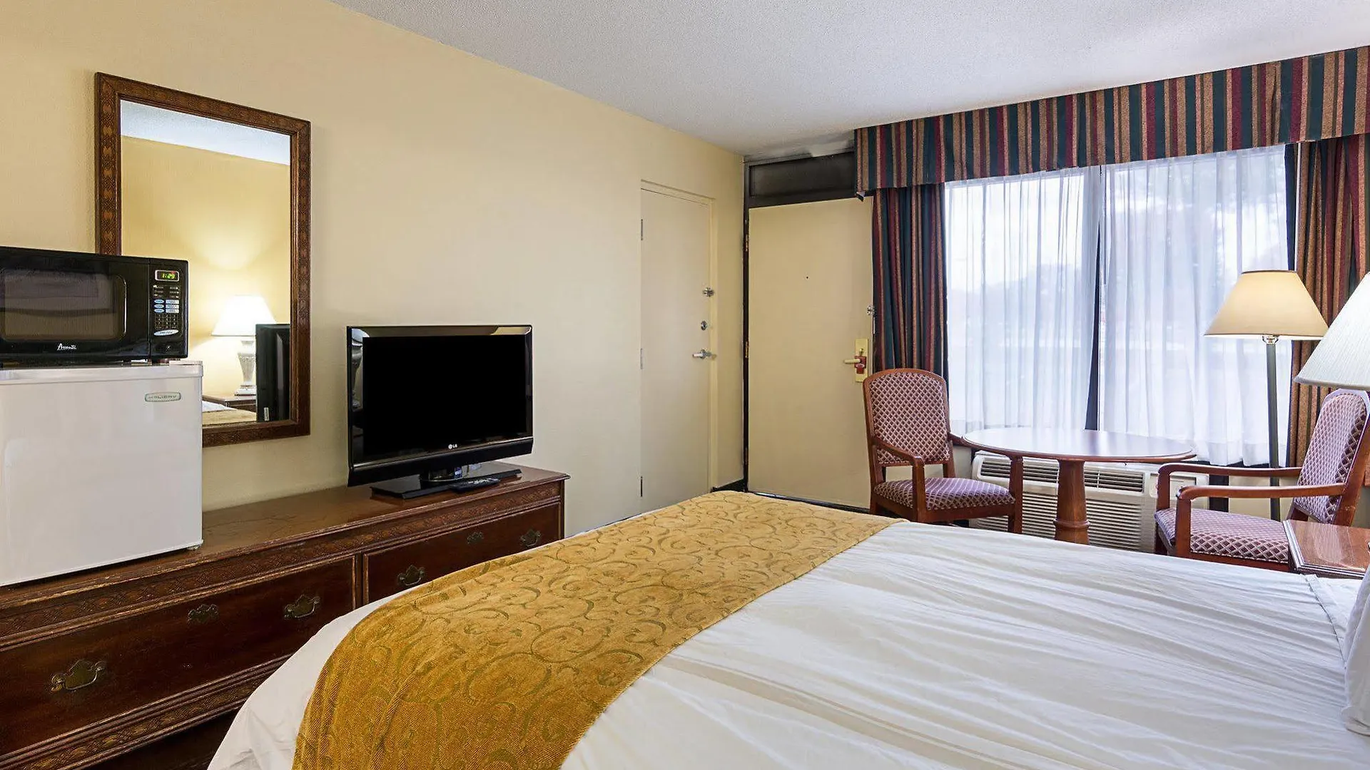 Days Inn & Suites By Wyndham Colonial Williamsburg