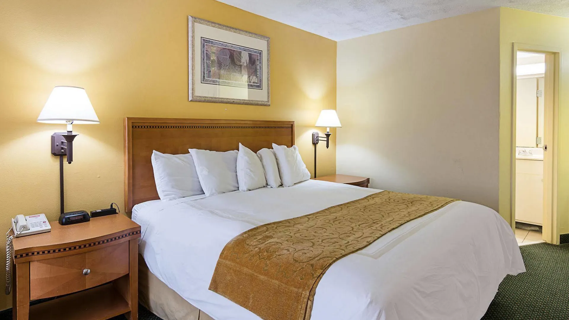 Days Inn & Suites By Wyndham Colonial Williamsburg Hotel