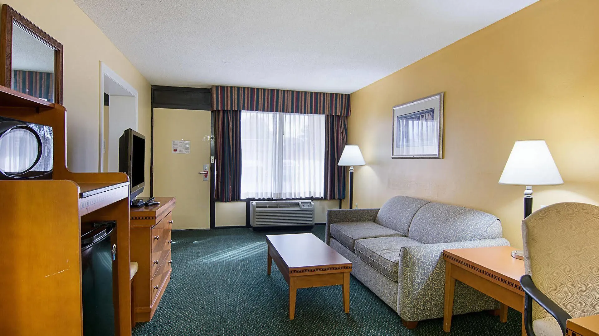 Days Inn & Suites By Wyndham Colonial Williamsburg Hotel