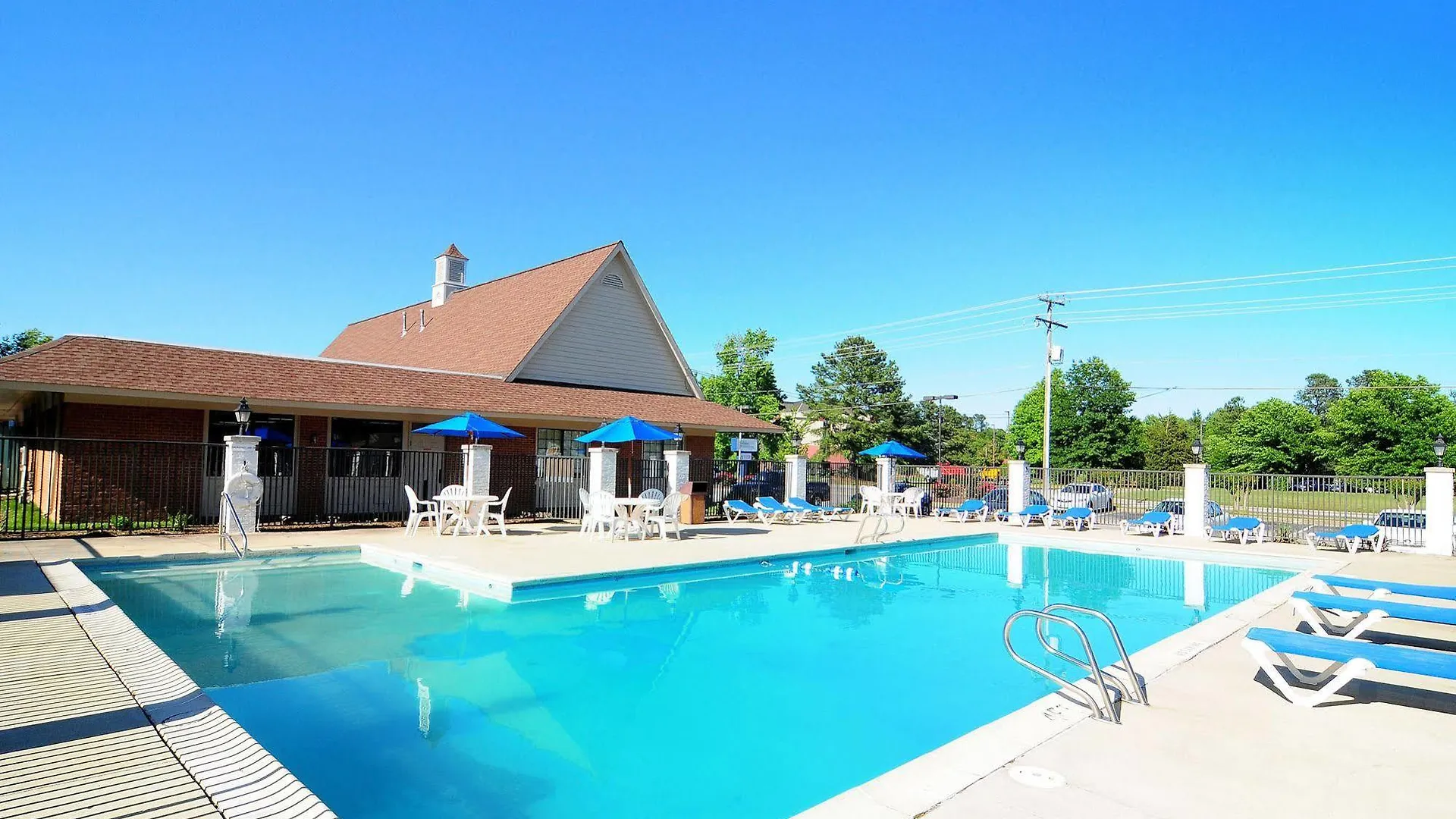 Days Inn & Suites By Wyndham Colonial Williamsburg Hotel